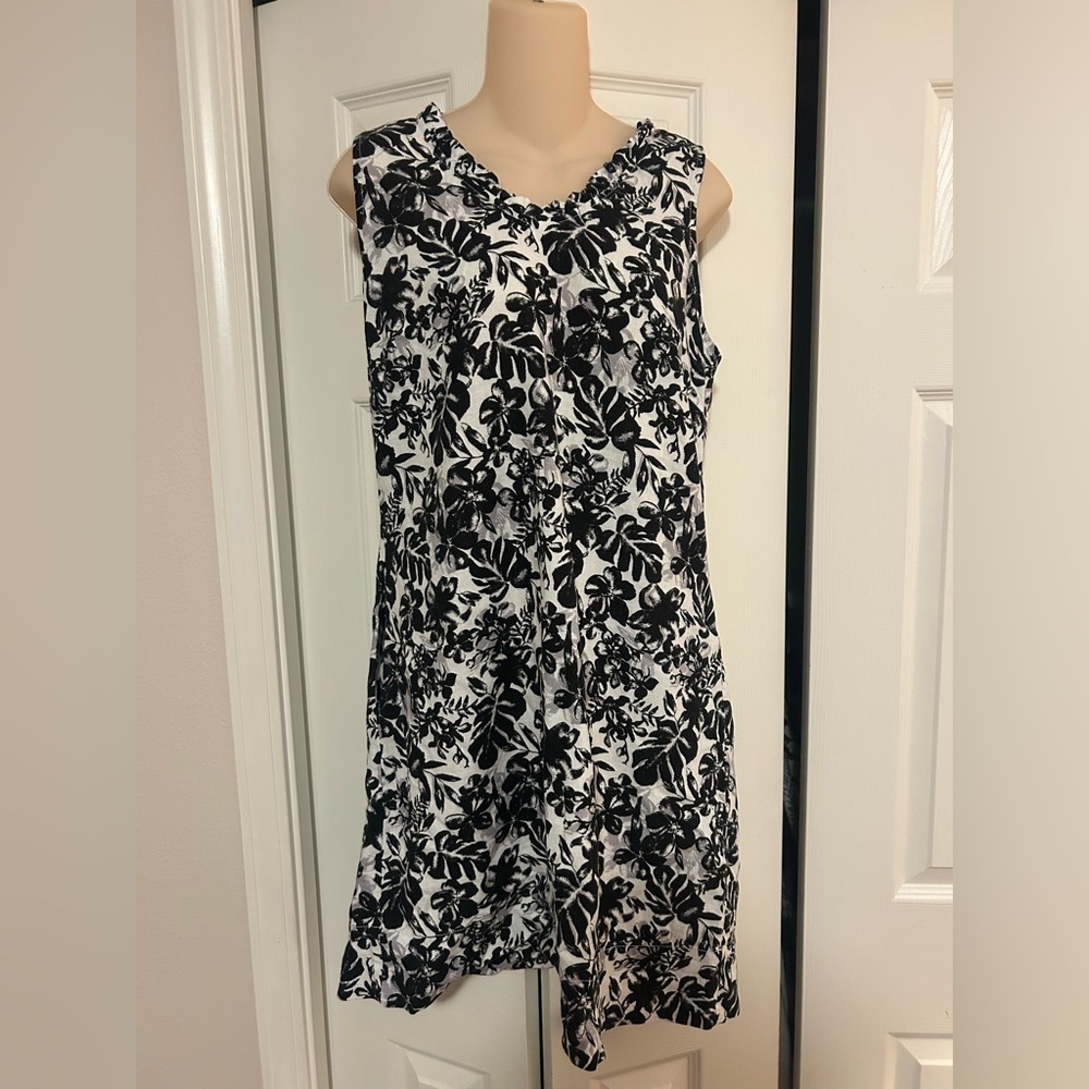 Briggs New York Black and White Floral Midi Dress